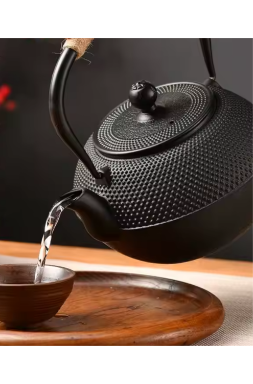 Czajnik żeliwny czarny 900ml z 4 czarkami